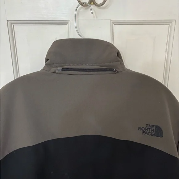 The North Face Men's Two-Tone Apex Jacket - Taupe & Black - Picture 4 of 8